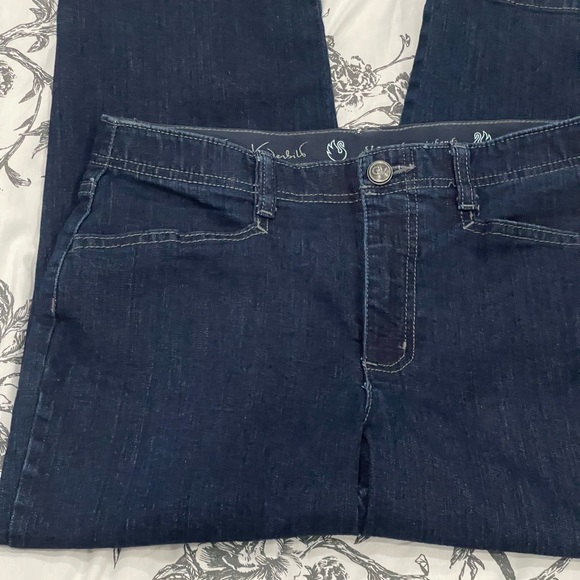 Gloria Vanderbilt 8 Dark Denim Capris with Stretch‎ - Picture 7 of 7